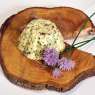 So kann die Kräuterbutter aussehen, wenn du sie nach unserem Rezept verwendest.
