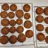 Lass die Lebkuchen auf einem Gitter abkühlen.